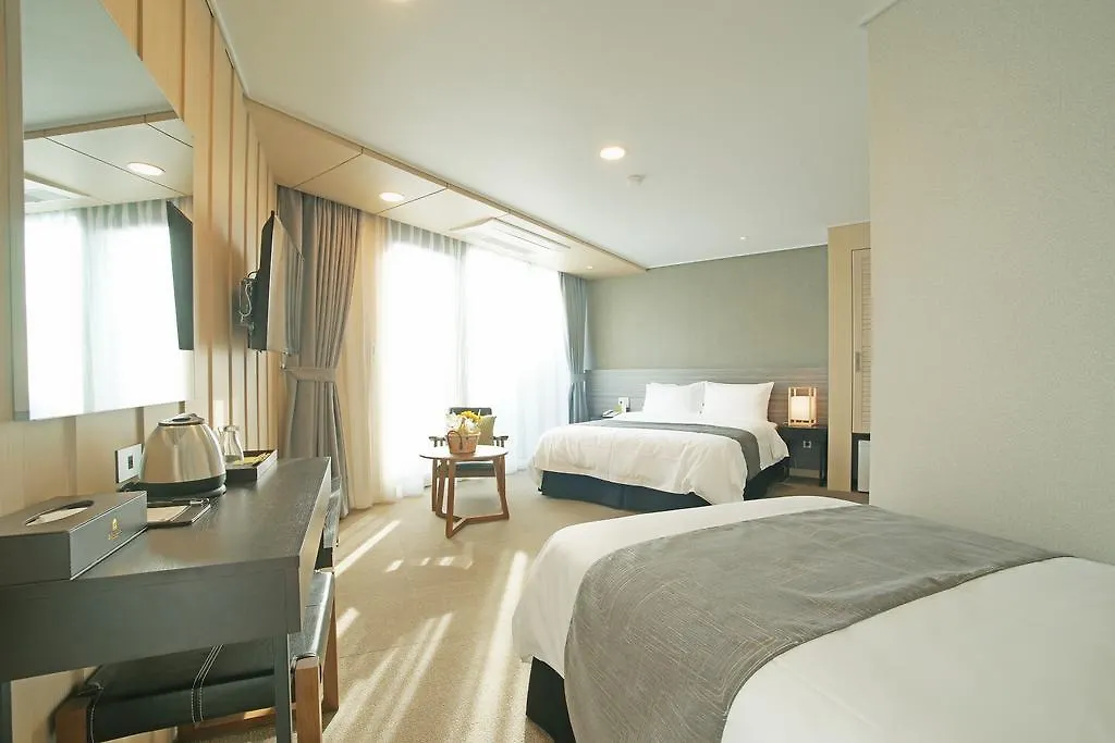 I-Jin Hotel Jeju 3*,